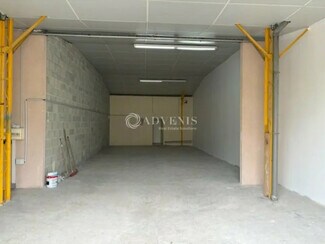 Plus de détails pour Local d'activités à louer