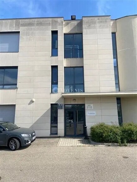 Bureau dans Chassieu à louer - Photo de l’immeuble – Image 2 sur 11
