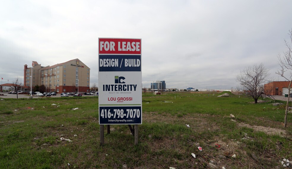 703 Applewood Cres, Vaughan, ON à louer - Photo de l’immeuble – Image 2 sur 2