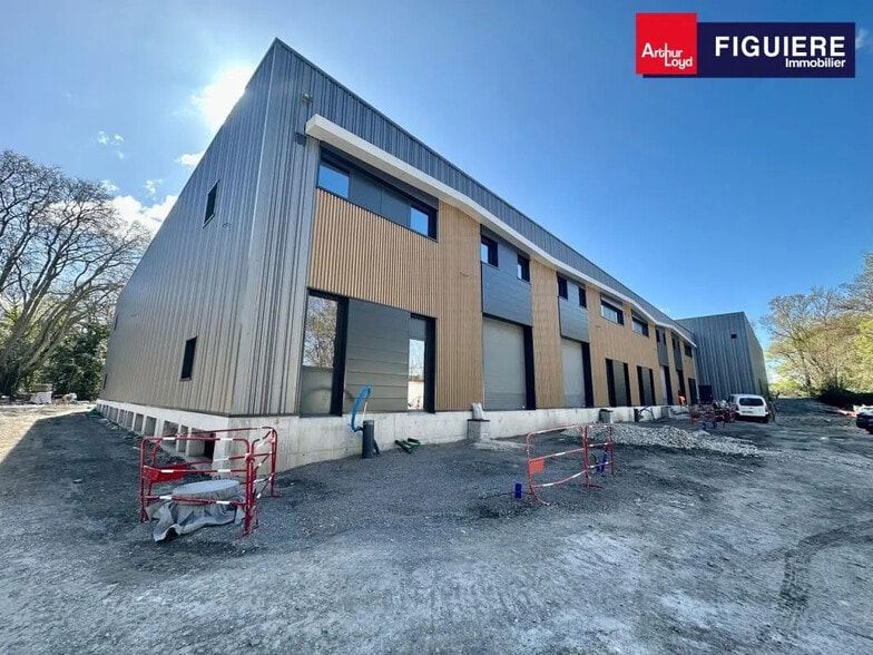 64 Avenue Du Pin Porte Rouge, Bouc-Bel-Air à vendre - Photo de l’immeuble – Image 1 sur 26