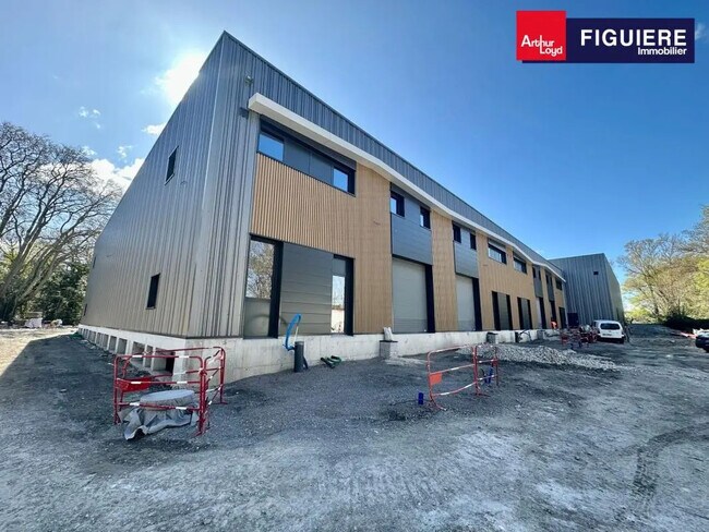 Plus de détails pour 64 Avenue Du Pin Porte Rouge, Bouc-Bel-Air - Local d’activités à vendre