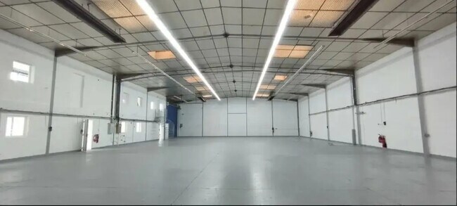 Plus de détails pour Local d’activités à vendre