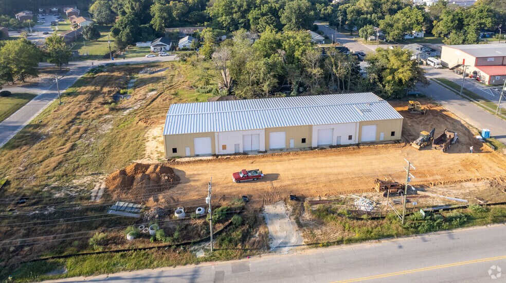 904 E Russell St, Fayetteville, NC à louer - Photo de l’immeuble – Image 2 sur 14