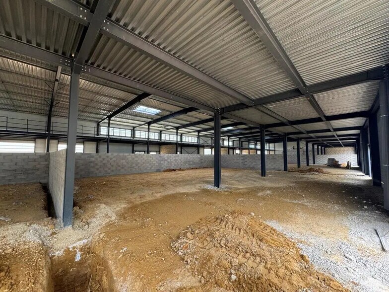 Local d'activités dans Amblainville à vendre - Photo de la construction – Image 2 sur 6