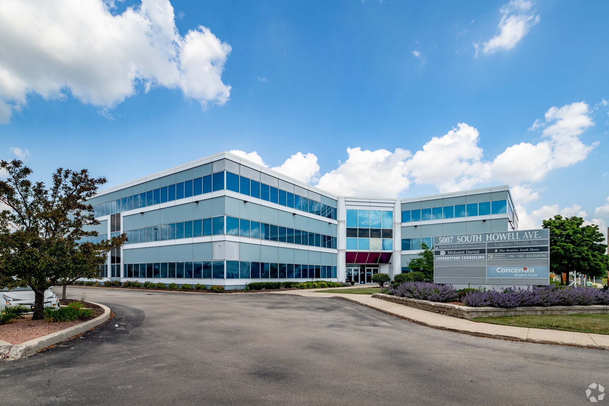 5007 S Howell Ave, Milwaukee, WI à louer Photo principale– Image 1 sur 5