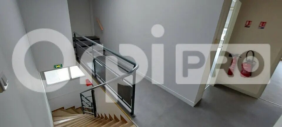 Local d’activités dans Nogent-Sur-Oise à louer - Photo de l’immeuble – Image 3 sur 4