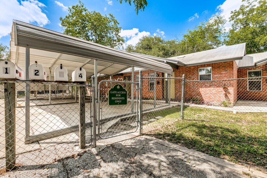 215 Eleanor Ave, San Antonio, TX à vendre - Photo de l’immeuble – Image 3 sur 17