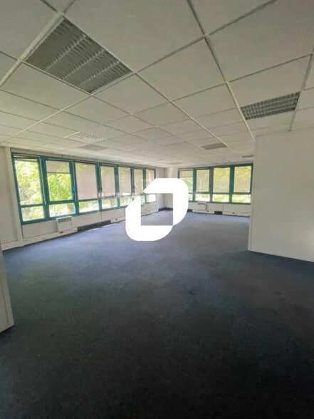 Bureau dans Eybens à louer - Photo de l’immeuble – Image 3 sur 8