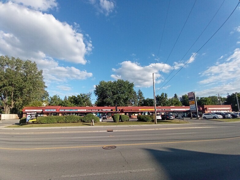 2208 St Joseph Blvd, Ottawa, ON à louer - Photo de l’immeuble – Image 2 sur 12