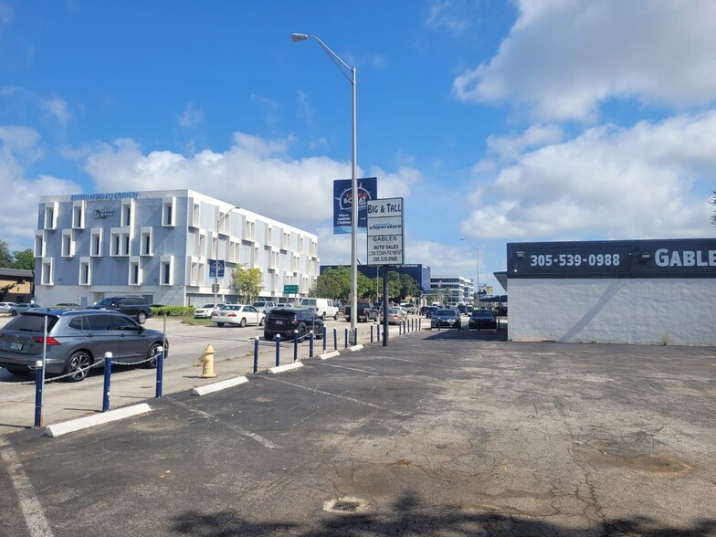 475-487 Le Jeune Rd, Miami, FL à louer - Photo de l’immeuble – Image 2 sur 9