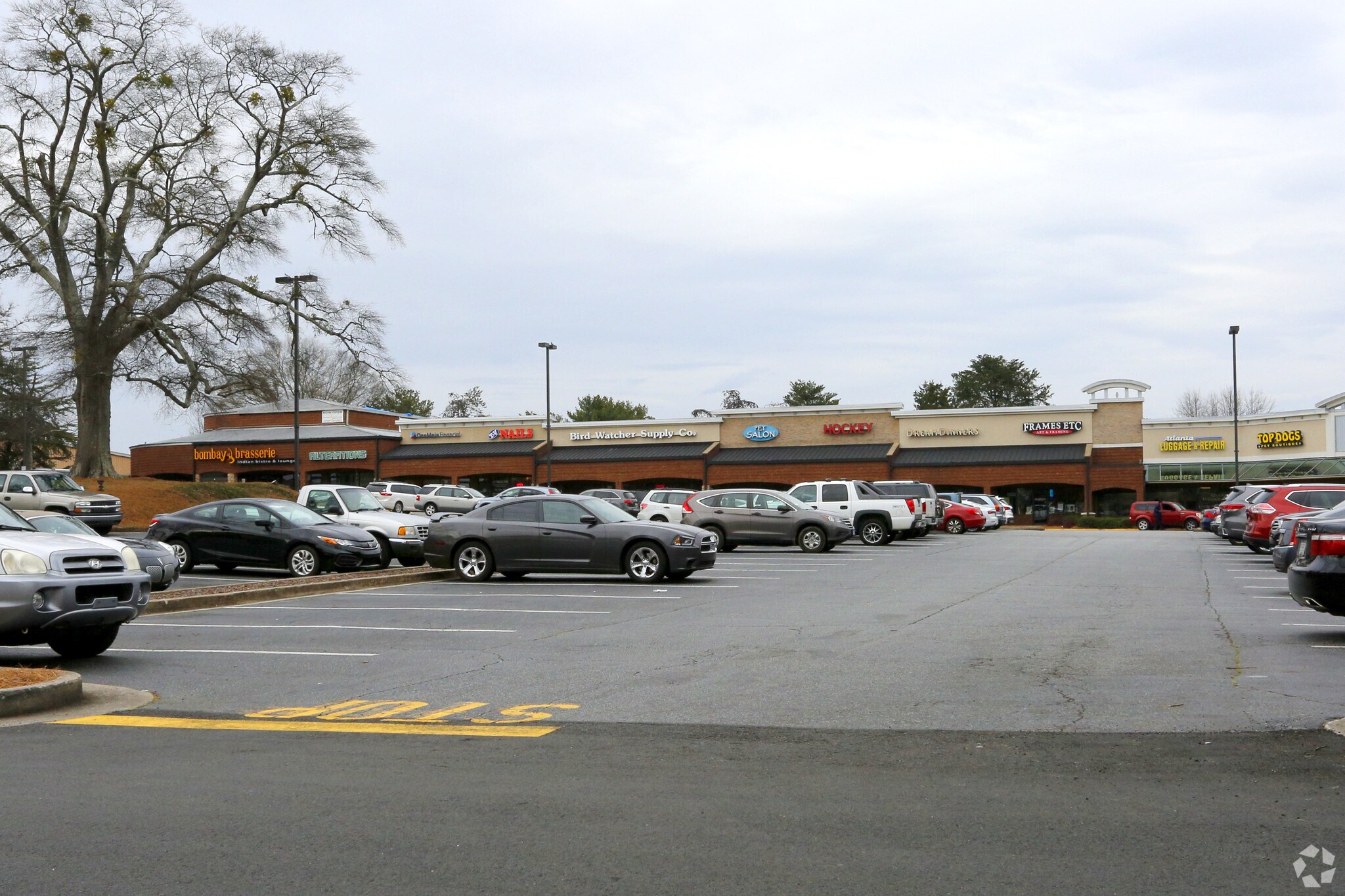 900 Mansell Rd, Roswell, GA à louer Photo principale– Image 1 sur 8
