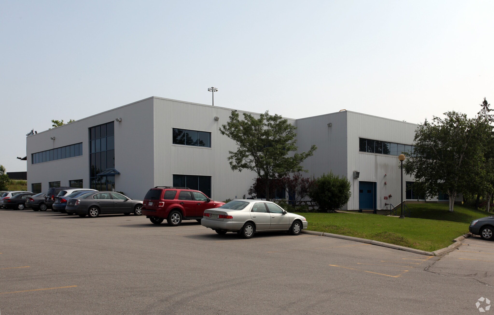 400 Carlingview Dr, Toronto, ON à louer Photo de l’immeuble– Image 1 sur 3