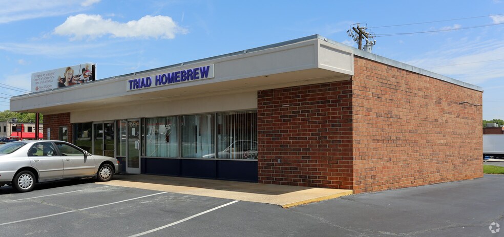 12 Wendy Ct, Greensboro, NC à louer - Photo principale – Image 1 sur 12