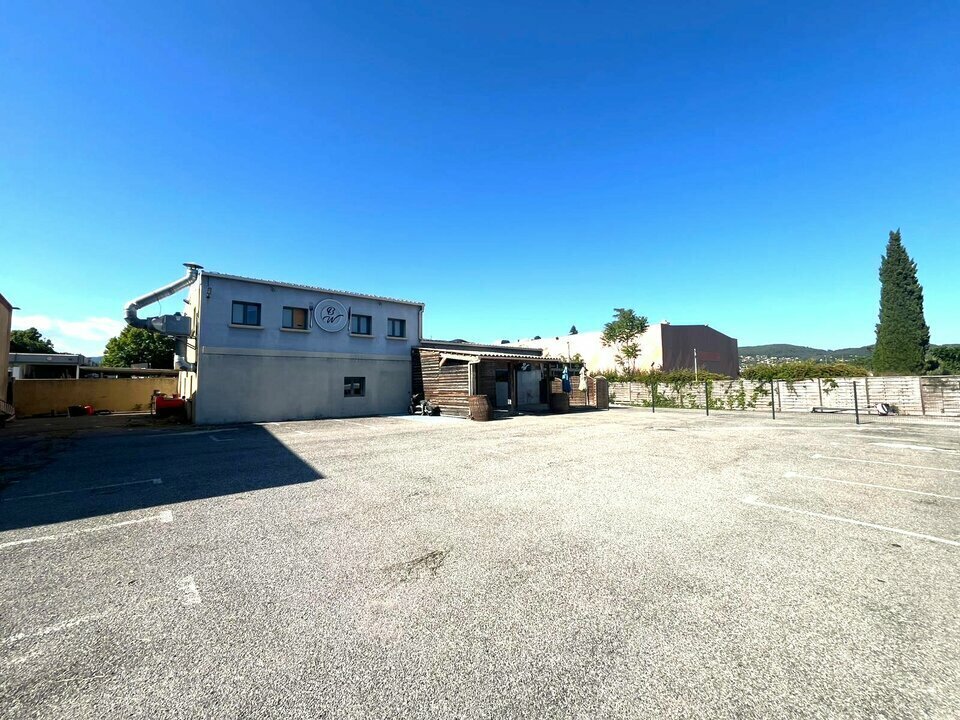 Local commercial dans Draguignan à louer Photo de l’immeuble– Image 1 sur 10