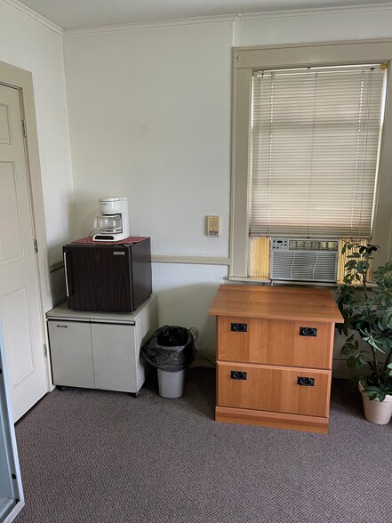 142 Oak Tree Ave, South Plainfield, NJ à louer - Photo de l’immeuble – Image 2 sur 8