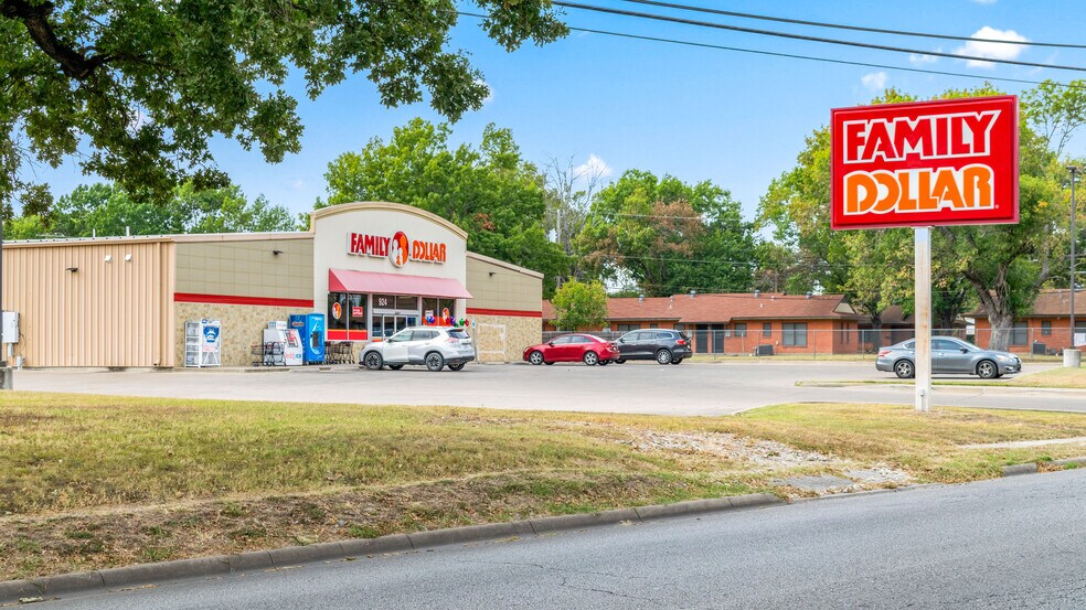 924 N 13th St, Corsicana, TX à vendre - Photo de l’immeuble – Image 2 sur 5