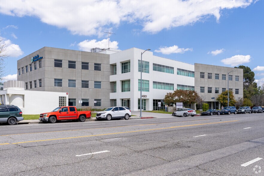 14901 Rinaldi St, Mission Hills, CA à louer - Photo principale – Image 1 sur 8