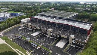 Plus de détails pour 2 Avenue Denis Diderot, Élancourt - Bureau, Local d'activités à louer