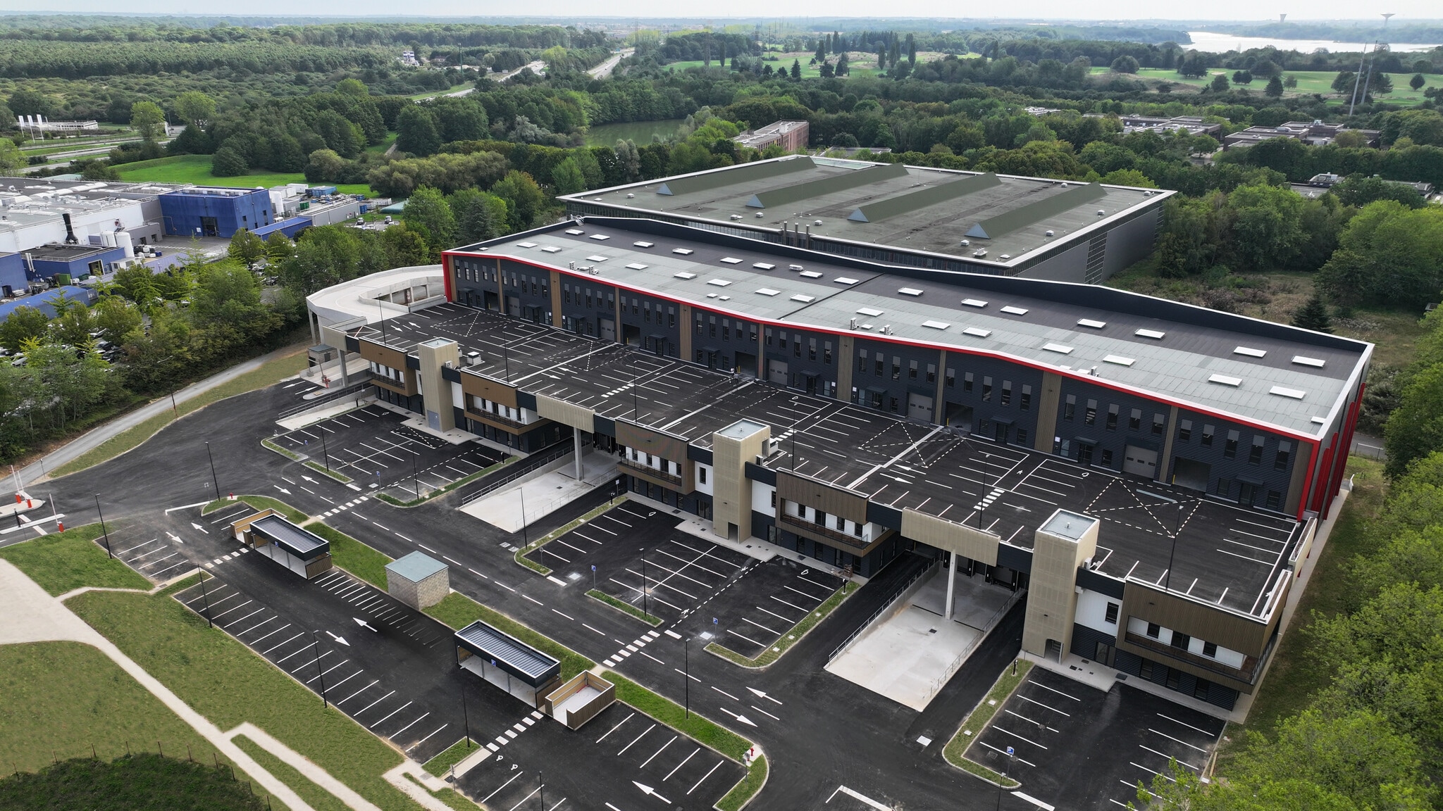 2 Avenue Denis Diderot, Élancourt à louer Photo principale– Image 1 sur 15