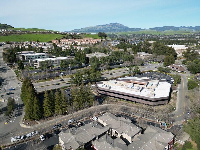 100 Park Pl, San Ramon, CA à louer - Photo de l’immeuble – Image 3 sur 14