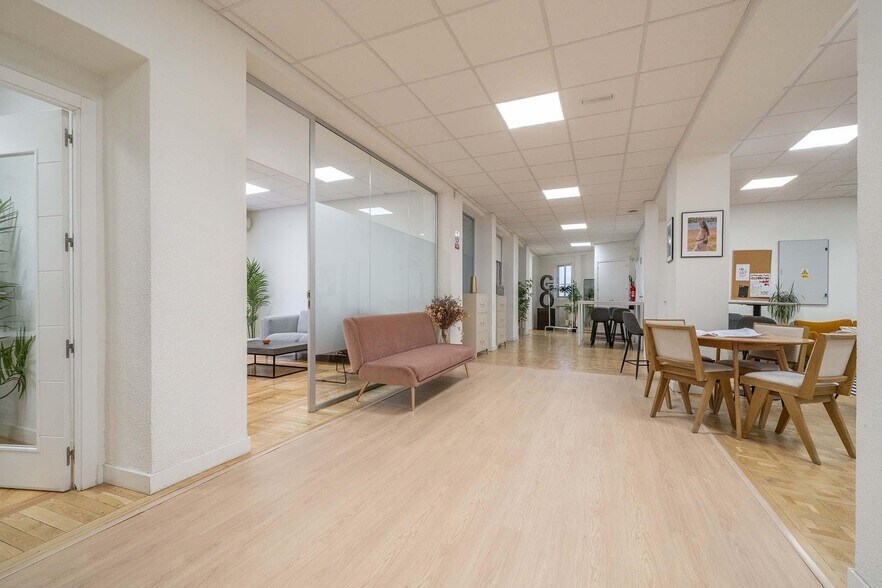 Immeuble residentiel dans Madrid, Madrid à vendre - Photo intérieure – Image 3 sur 4