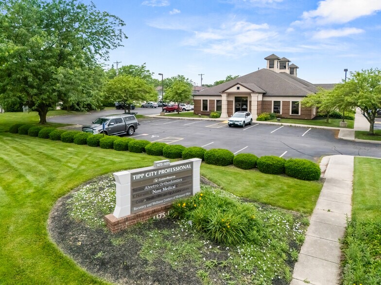 1475-1495 W Main St, Tipp City, OH à vendre - Photo de l’immeuble – Image 2 sur 13