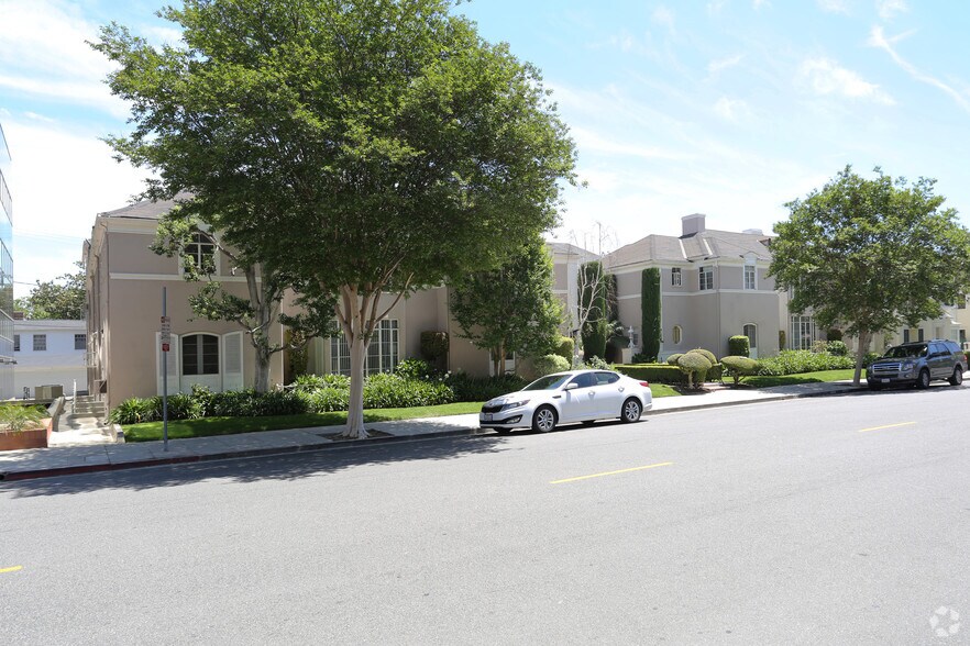 132 & 144 S. Spalding Dr (23 Units) portefeuille de 2 biens à vendre sur LoopNet.fr - Photo principale – Image 1 sur 2