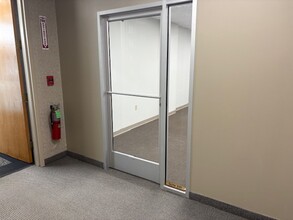 105 Raider Blvd, Hillsborough, NJ à louer Photo intérieure– Image 2 sur 9