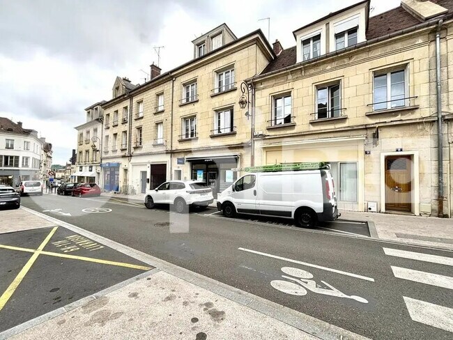 Plus de détails pour 8 Rue Du Change, Compiègne - Bureau à louer