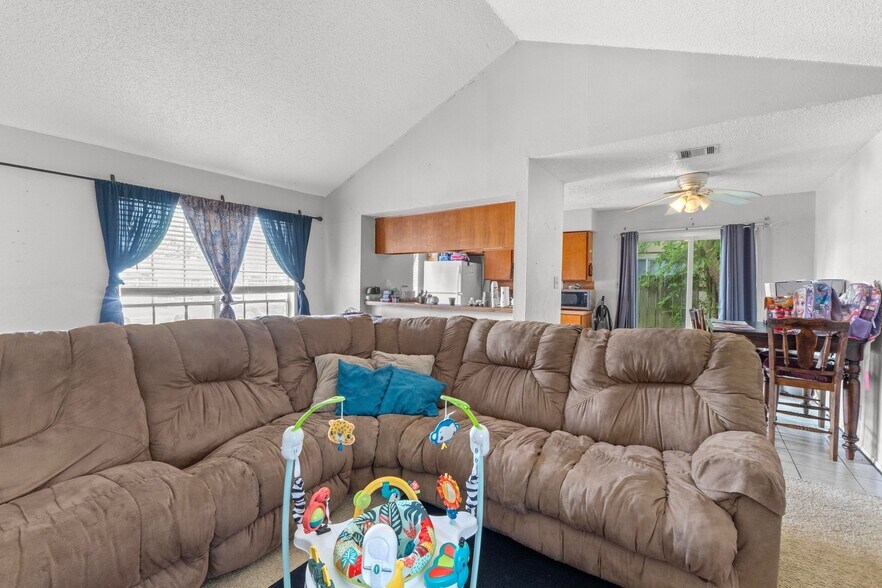 10706 Topperwein Dr, Austin, TX à vendre - Photo de l’immeuble – Image 3 sur 19