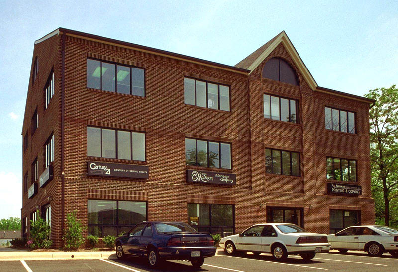 151 Spring St, Herndon, VA à louer - Photo de l’immeuble – Image 2 sur 27