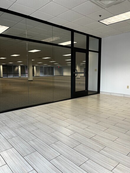 12000-12038 Ridgemont Dr, Urbandale, IA à louer - Photo intérieure – Image 2 sur 6