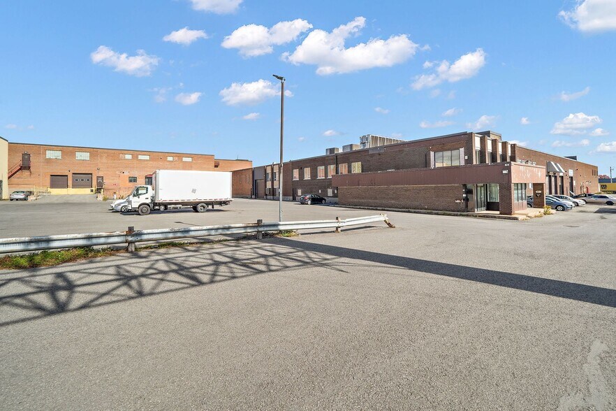 405-465 Av Marien, Montréal-Est, QC à louer - Photo de l’immeuble – Image 1 sur 12
