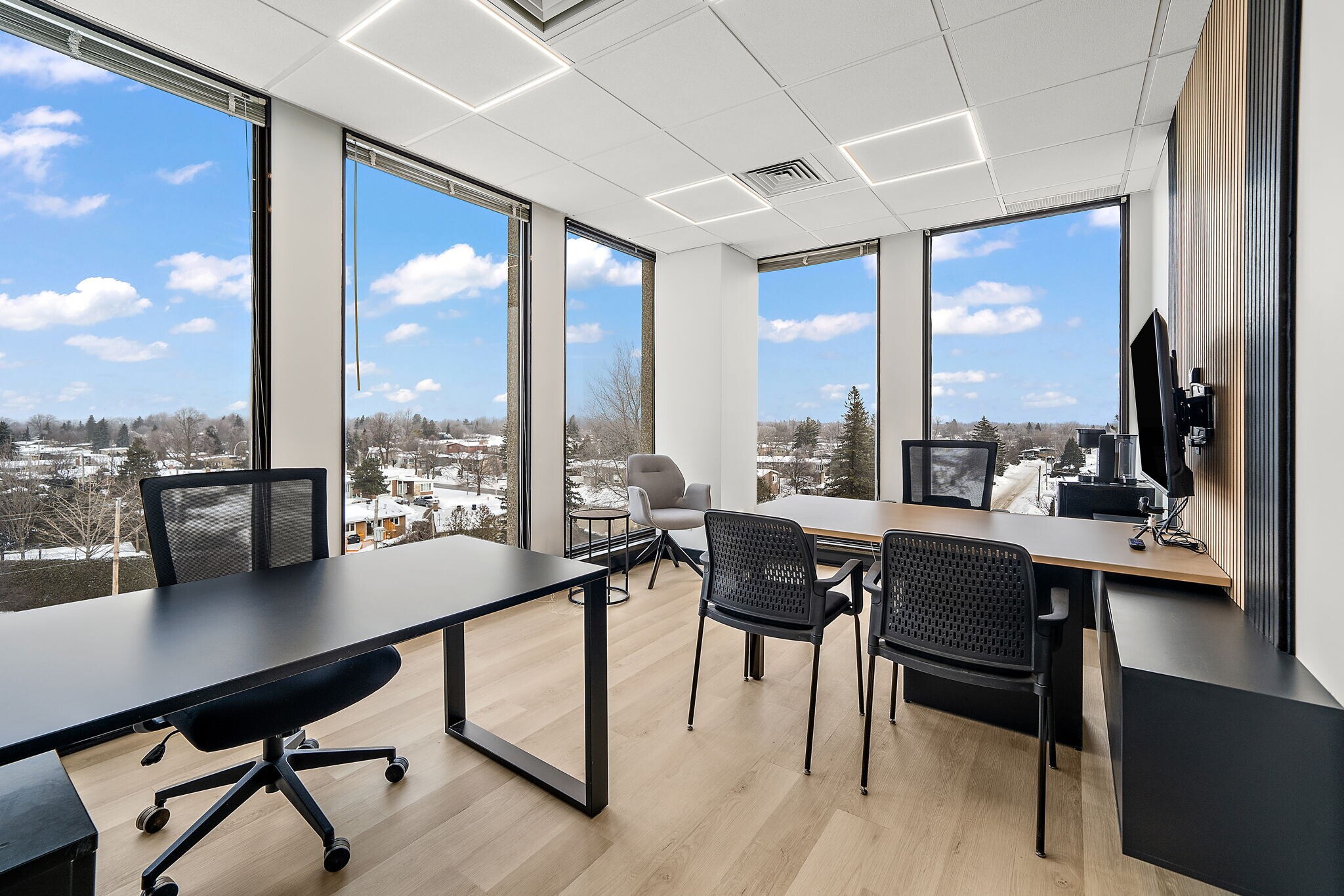 3131 Boul de la Concorde E, Laval, QC à louer Photo intérieure– Image 1 sur 5