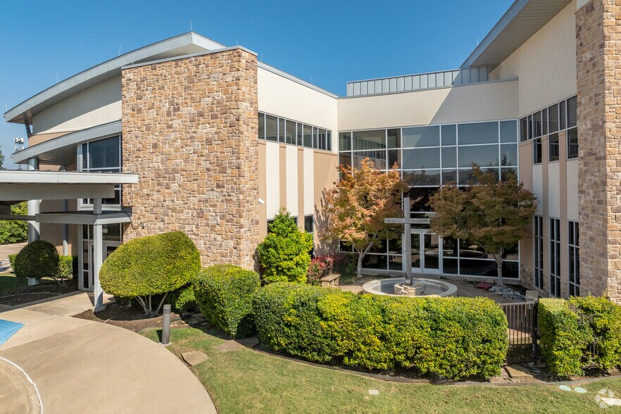 500 Maplelawn Dr, Plano, TX à vendre - Photo de l’immeuble – Image 2 sur 22