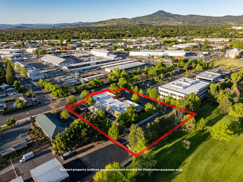 229 W Stewart Ave, Medford, OR à vendre - Photo de l’immeuble – Image 2 sur 129