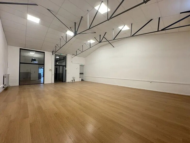 Bureau dans Lyon à louer - Photo de l’immeuble – Image 3 sur 9