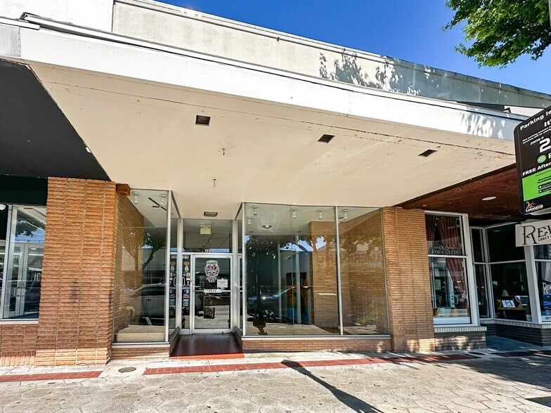 121 S Kentucky Ave, Lakeland, FL à louer - Photo de l’immeuble – Image 2 sur 28