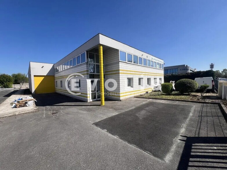 Local d’activités dans Champigny-sur-Marne à louer - Photo de l’immeuble – Image 1 sur 15