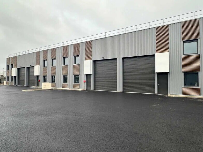 Local d'activités dans Villefranche-sur-Saône à vendre - Photo de l’immeuble – Image 2 sur 10