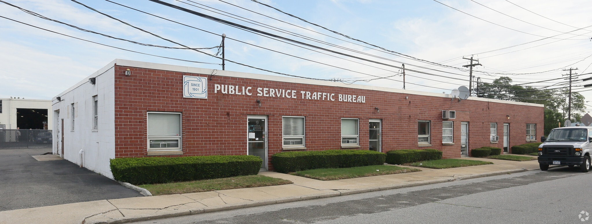 1-9 Hicks St, Lindenhurst, NY à louer Photo principale– Image 1 sur 6