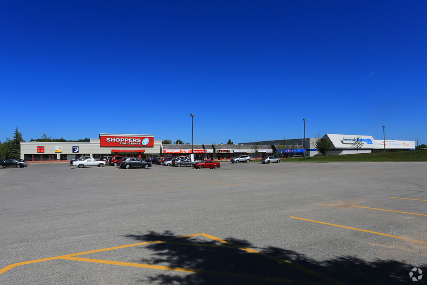 279 Yonge St, Barrie, ON à louer - Photo principale – Image 2 sur 2