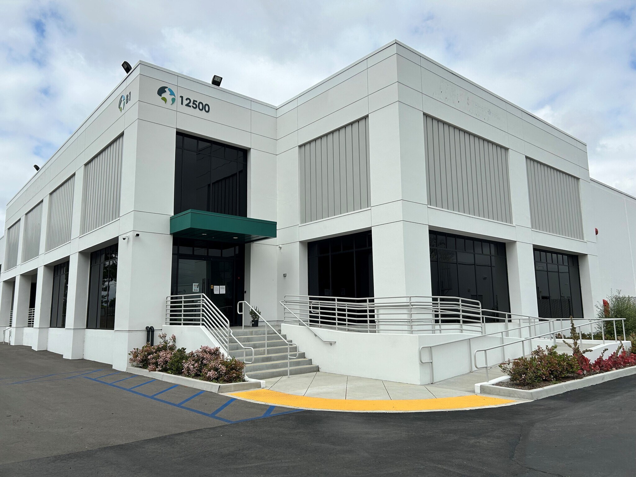 12500 E Slauson Ave, Santa Fe Springs, CA à louer Photo de l’immeuble– Image 1 sur 2