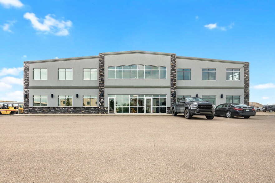 7187 56 St, Lloydminster, AB à louer - Photo de l’immeuble – Image 3 sur 22