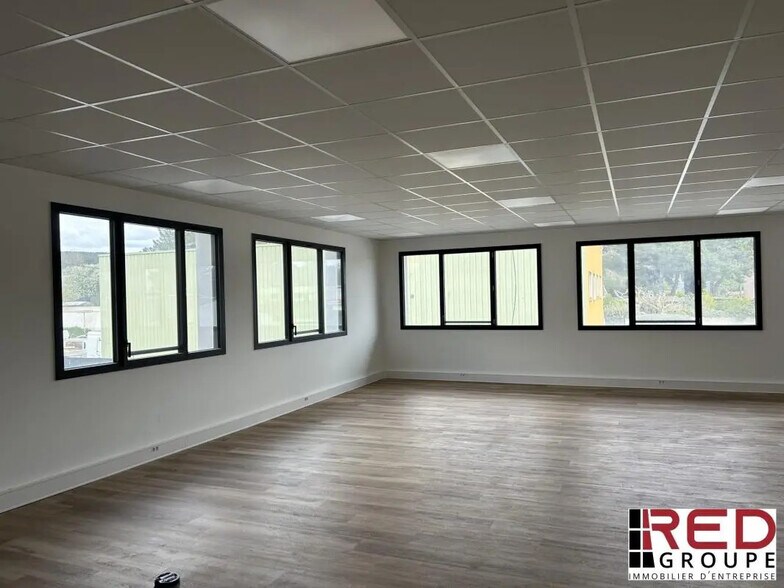 Bureau dans Éguilles à louer - Photo de l’immeuble – Image 2 sur 3