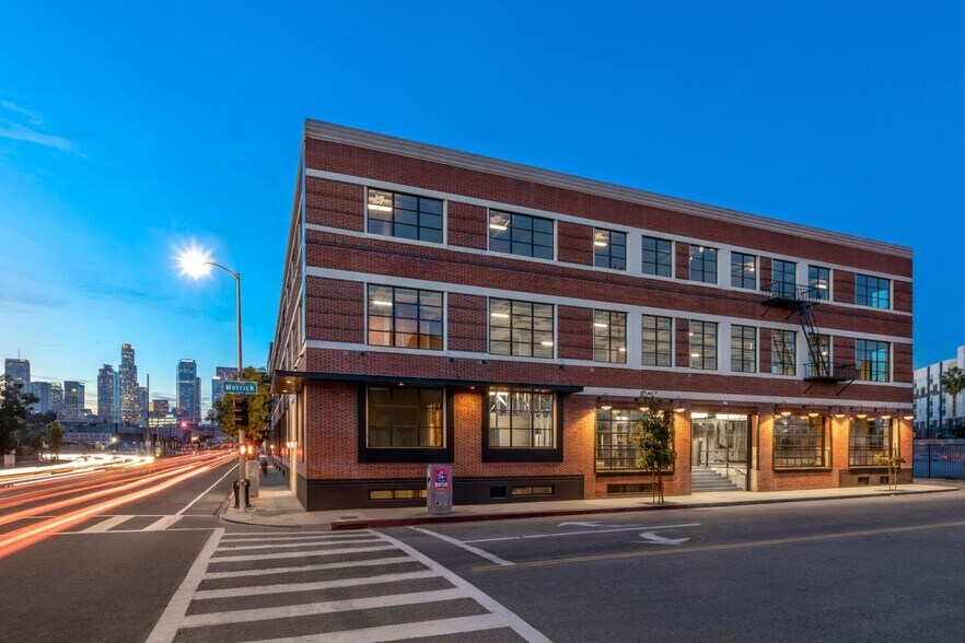 963 E 4th St, Los Angeles, CA à louer - Photo de l’immeuble – Image 1 sur 3