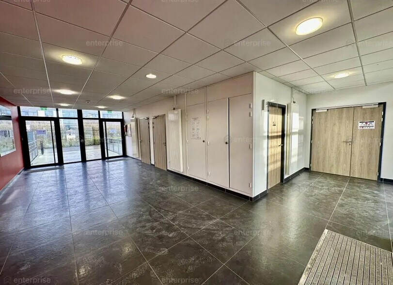 Bureau dans Boves à louer - Photo de l’immeuble – Image 3 sur 6