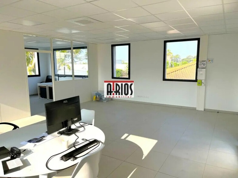 Bureau dans La Valette-du-Var à louer - Photo de l’immeuble – Image 2 sur 9
