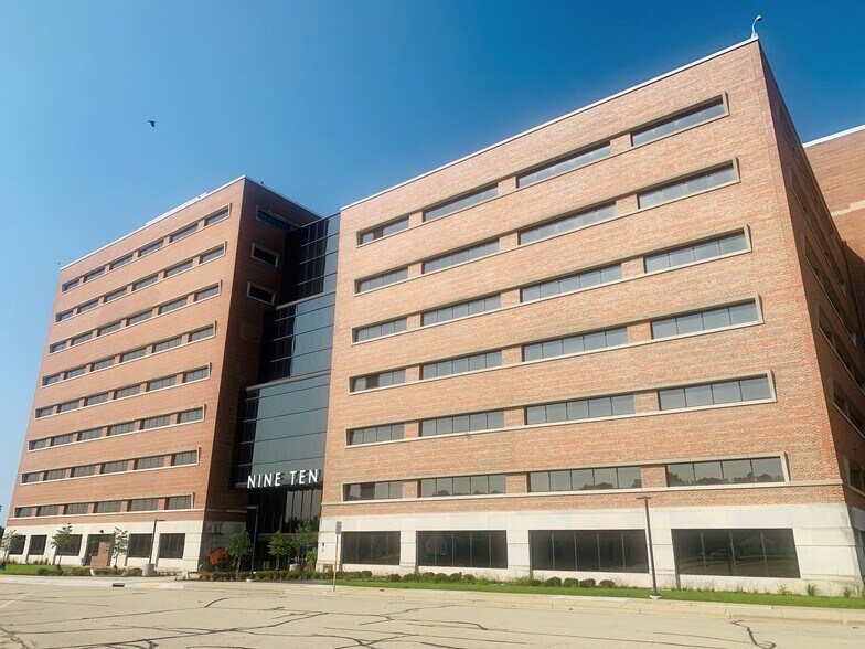 910 Mayer Ave, Madison, WI à louer - Photo de l’immeuble – Image 3 sur 8