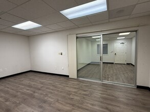10052-10054 Pasadena Ave, Cupertino, CA à louer Photo intérieure– Image 2 sur 2